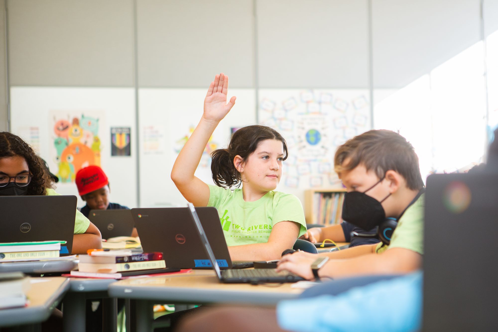 a student raises their hand during a commonlit lesson