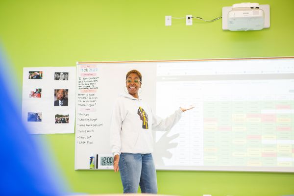 A teacher presents about CommonLit to her classroom. 